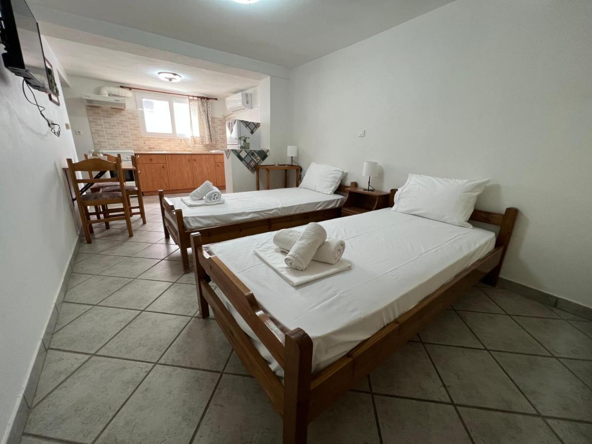 Athina Rooms Karvounades Exteriör bild