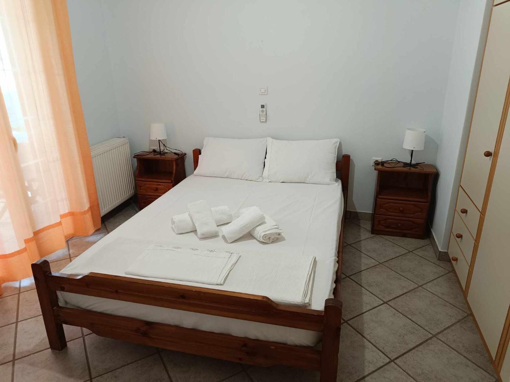 Athina Rooms Karvounades Exteriör bild